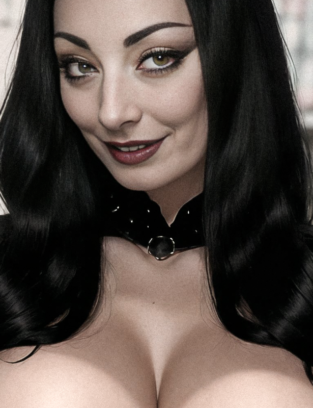 Morticia (MILF/Big Tits)
